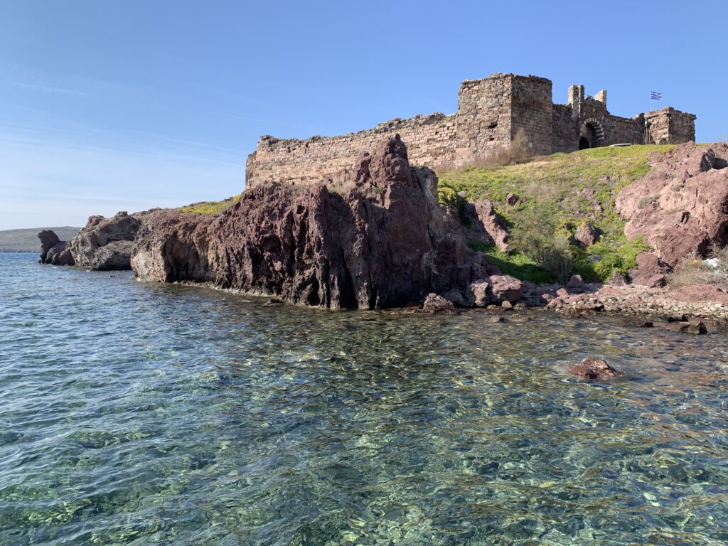 osmanische Burg direkt am Meer in Sigri