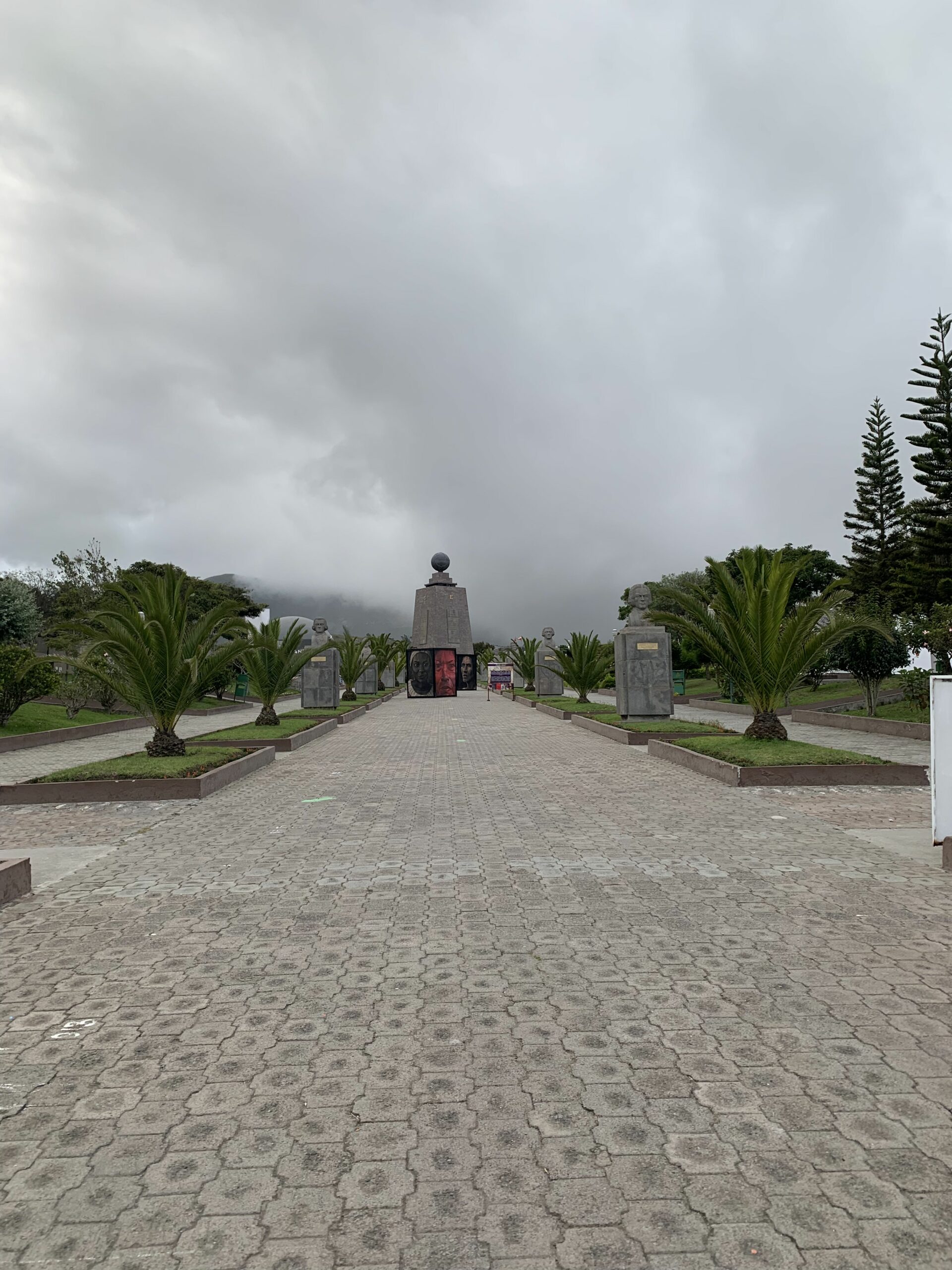 mitad del mundo-Monument (Monument für die Äquatoriallinie) in Quito